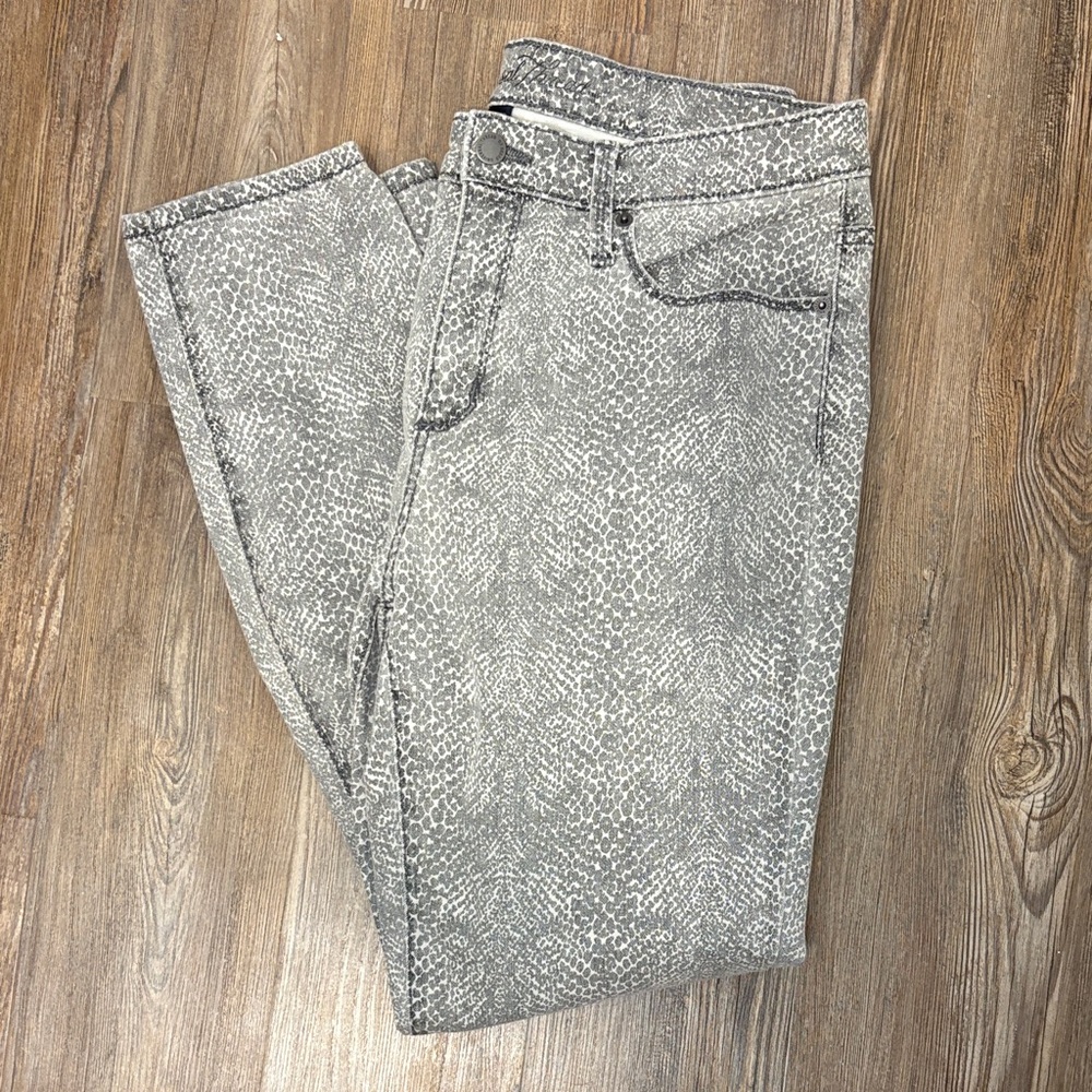 Universal Thread Gray Patterned Jeans